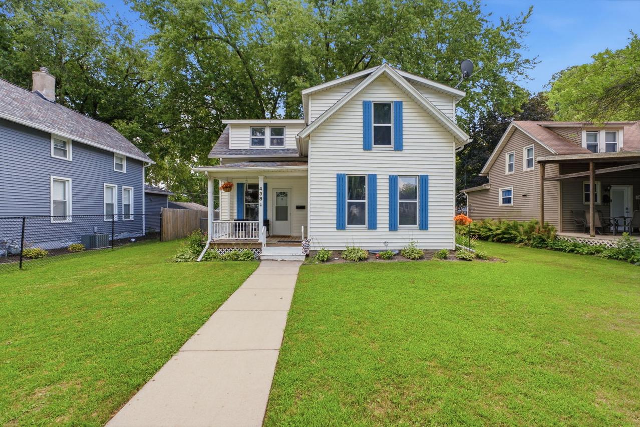 438 49th St., Moline, IL 61265