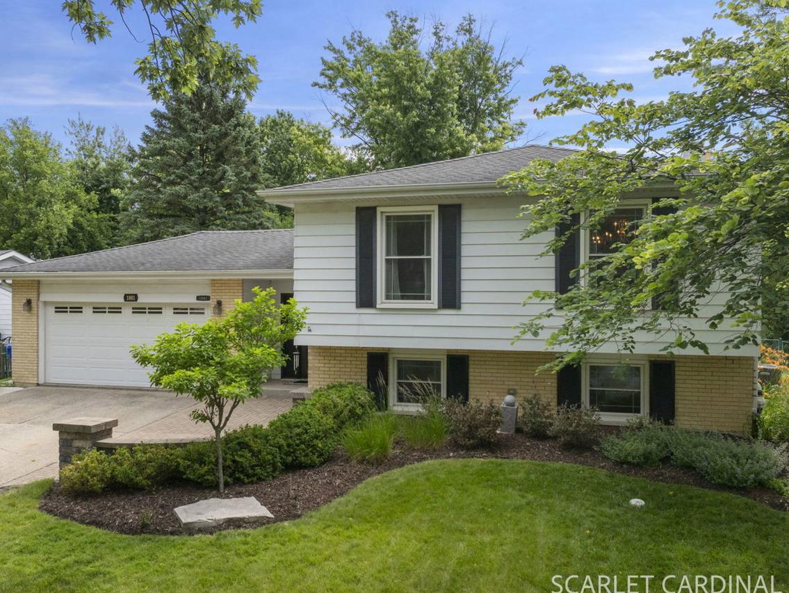 1881 Cambridge Ln., Wheaton, IL 60189