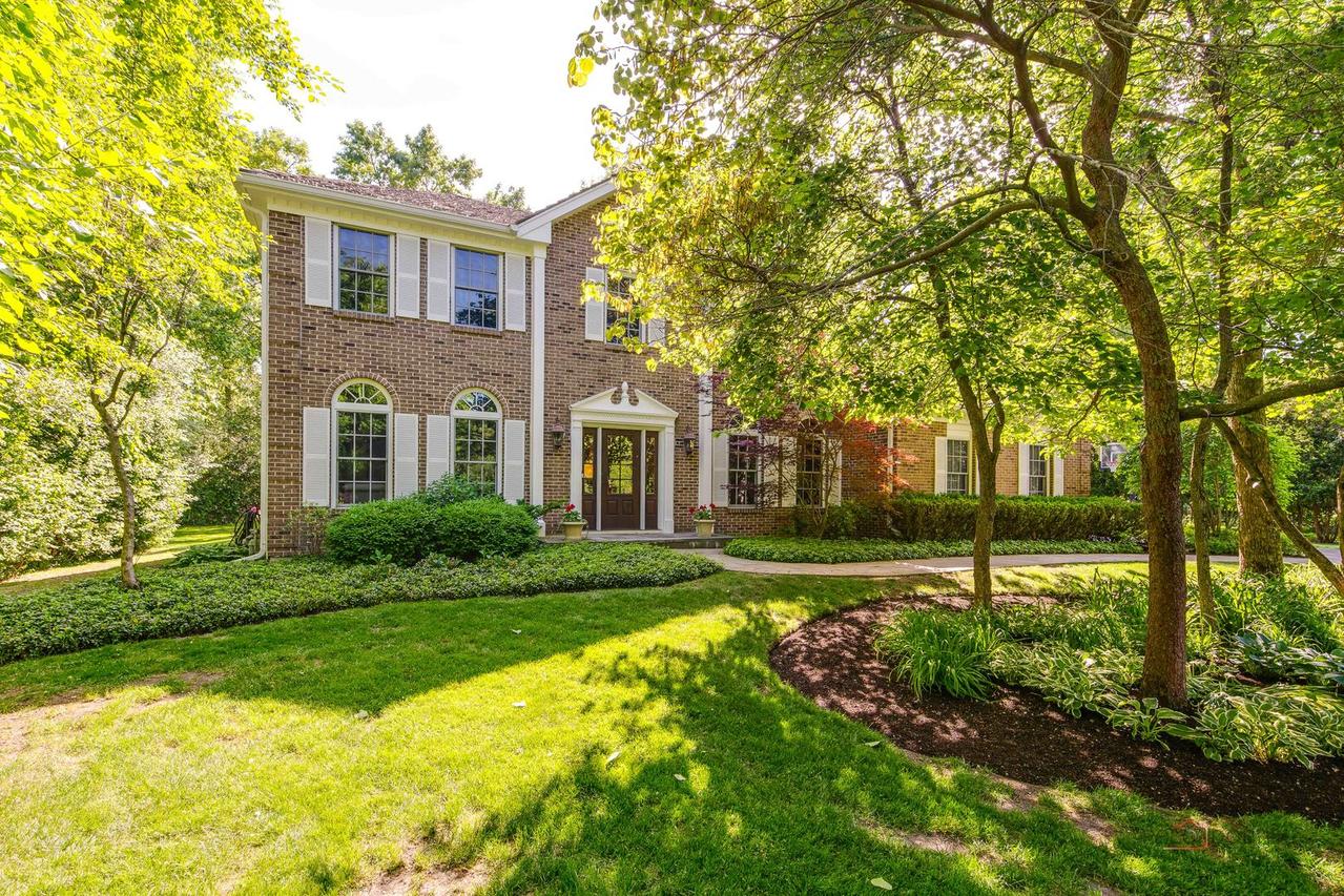 2145 Kenton Ln., Libertyville, IL 60048