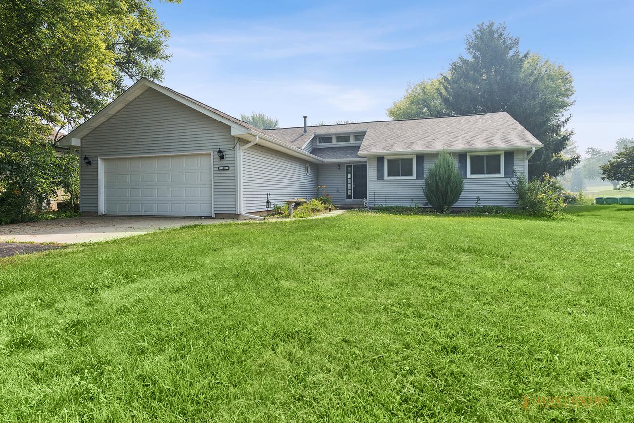 106 Sequoyah Ct., Poplar Grove, IL 61065