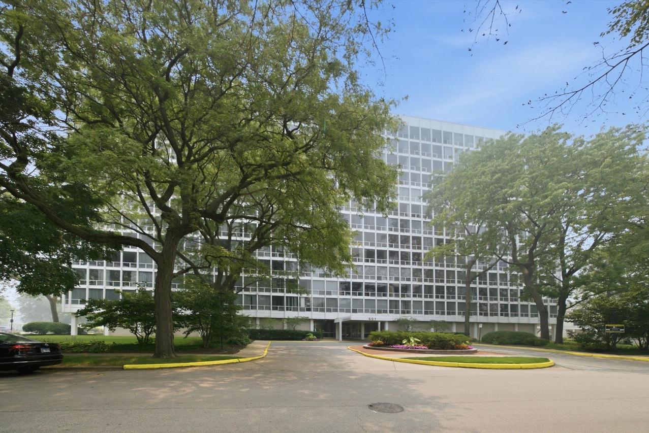 601 E 32nd St. #310, Chicago, IL 60616