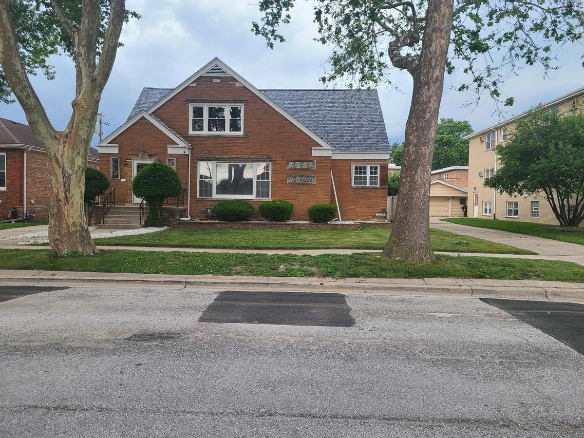 9316 S Harding Ave., Evergreen Park, IL 60805