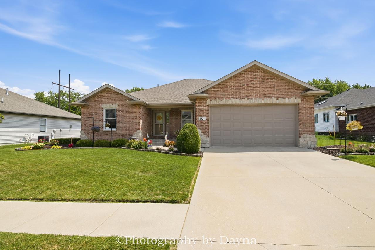 1324 Eagle Bluff Dr., Bourbonnais, IL 60914