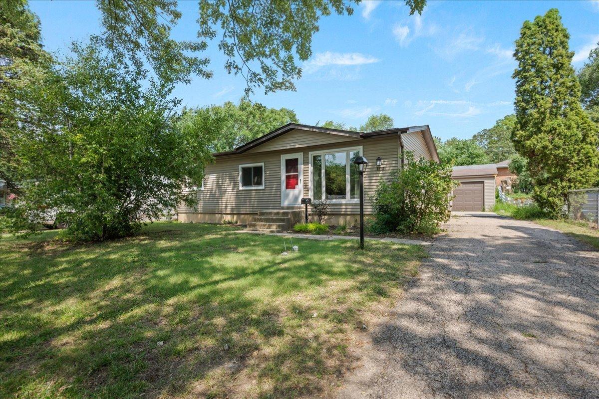 1108 S 10th Ave., St. Charles, IL 60174