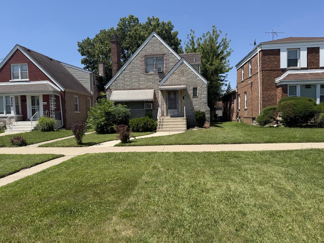 8504 S Prairie Ave., Chicago, IL 60619