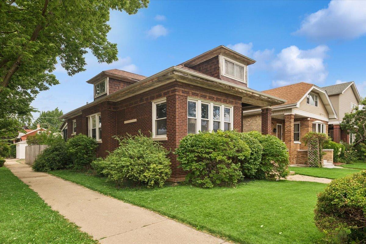 5058 W Barry Ave., Chicago, IL 60641