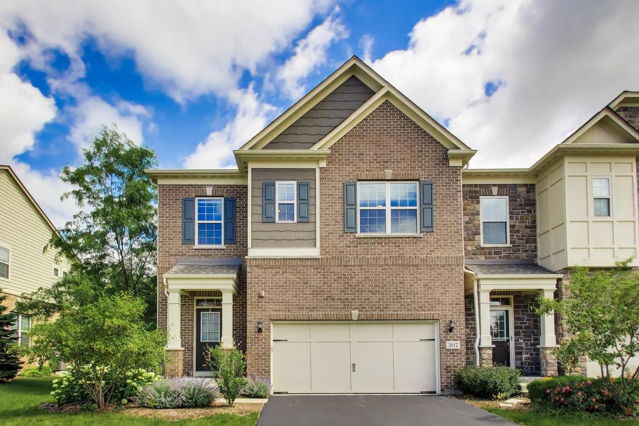 307 Camberley Ln., Lincolnshire, IL 60069