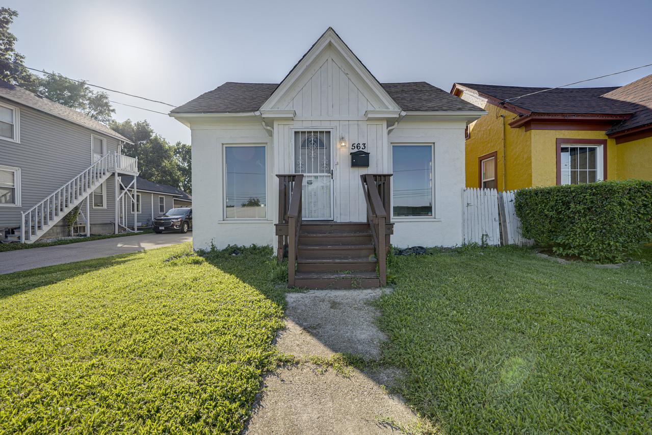 563 S Lake St., Aurora, IL 60506