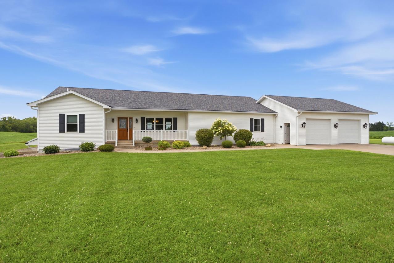 2127 75th Ave., Aledo, IL 61231