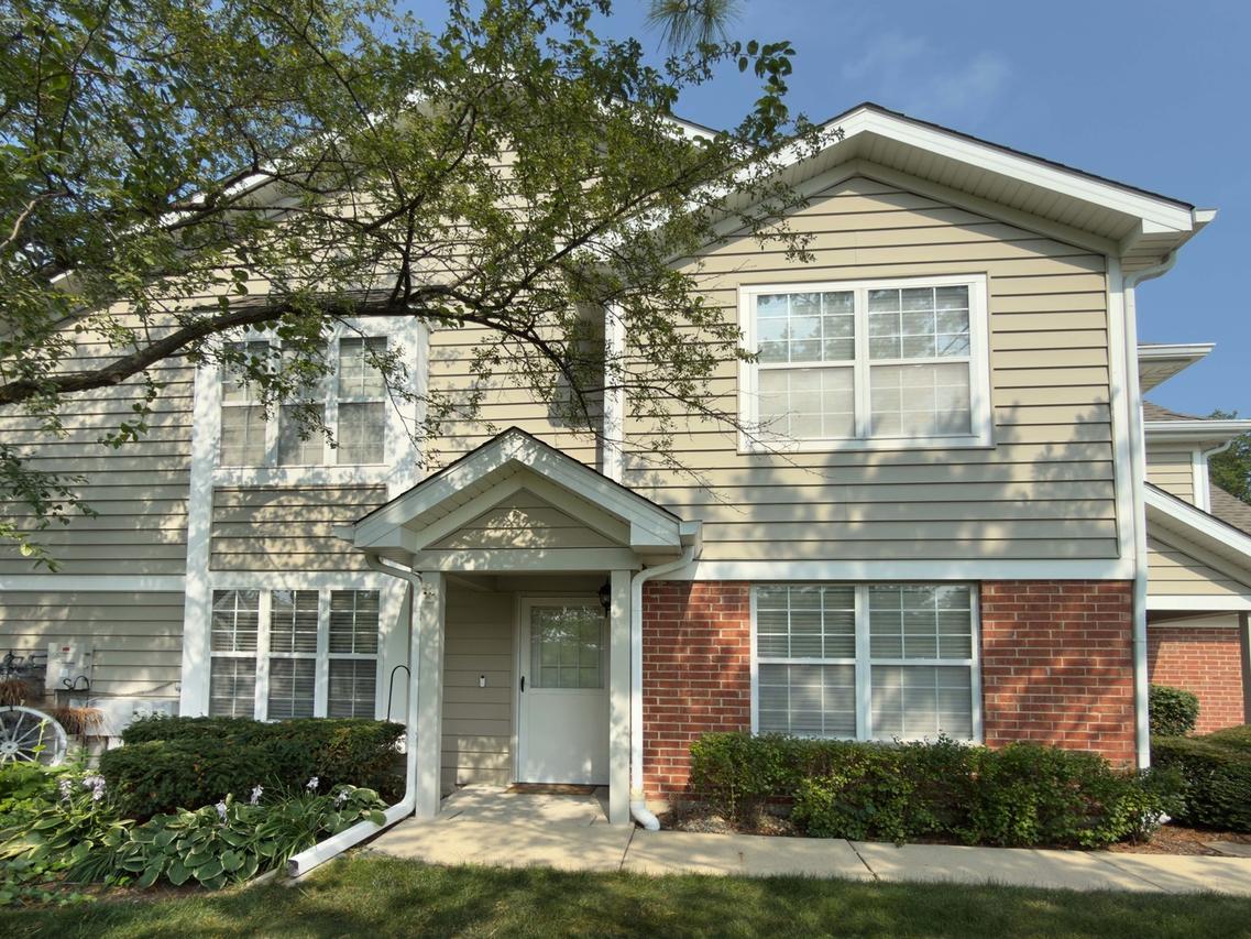 322 Winfield Ct. #-, Schaumburg, IL 60194