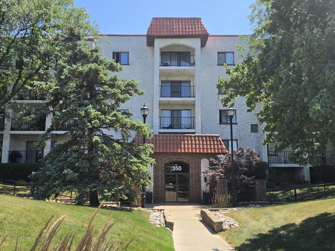350 Plum Creek Dr. #406, Wheeling, IL 60090