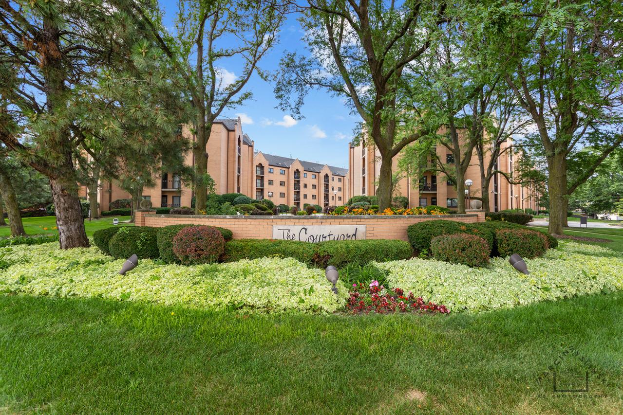 7410 W Lawrence Ave. #421, Harwood Heights, IL 60706