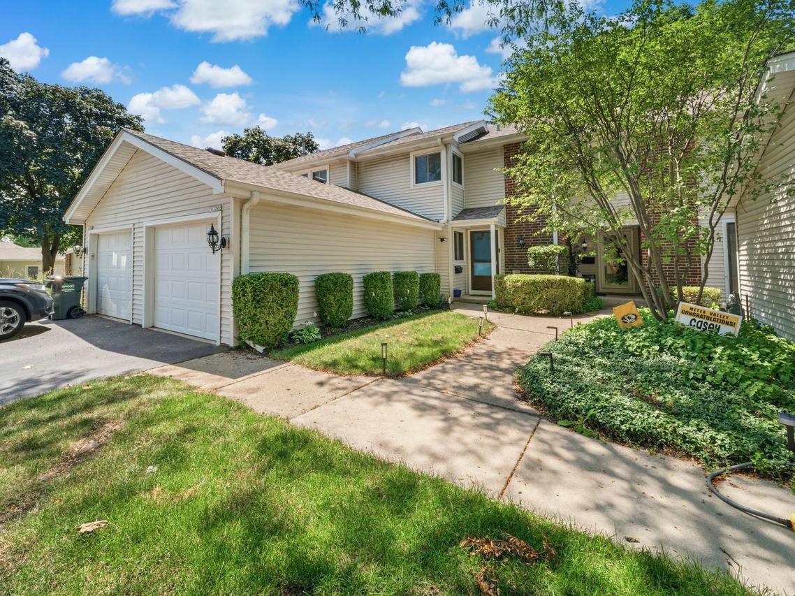 4S780 Pinehurst Dr., Naperville, IL 60563