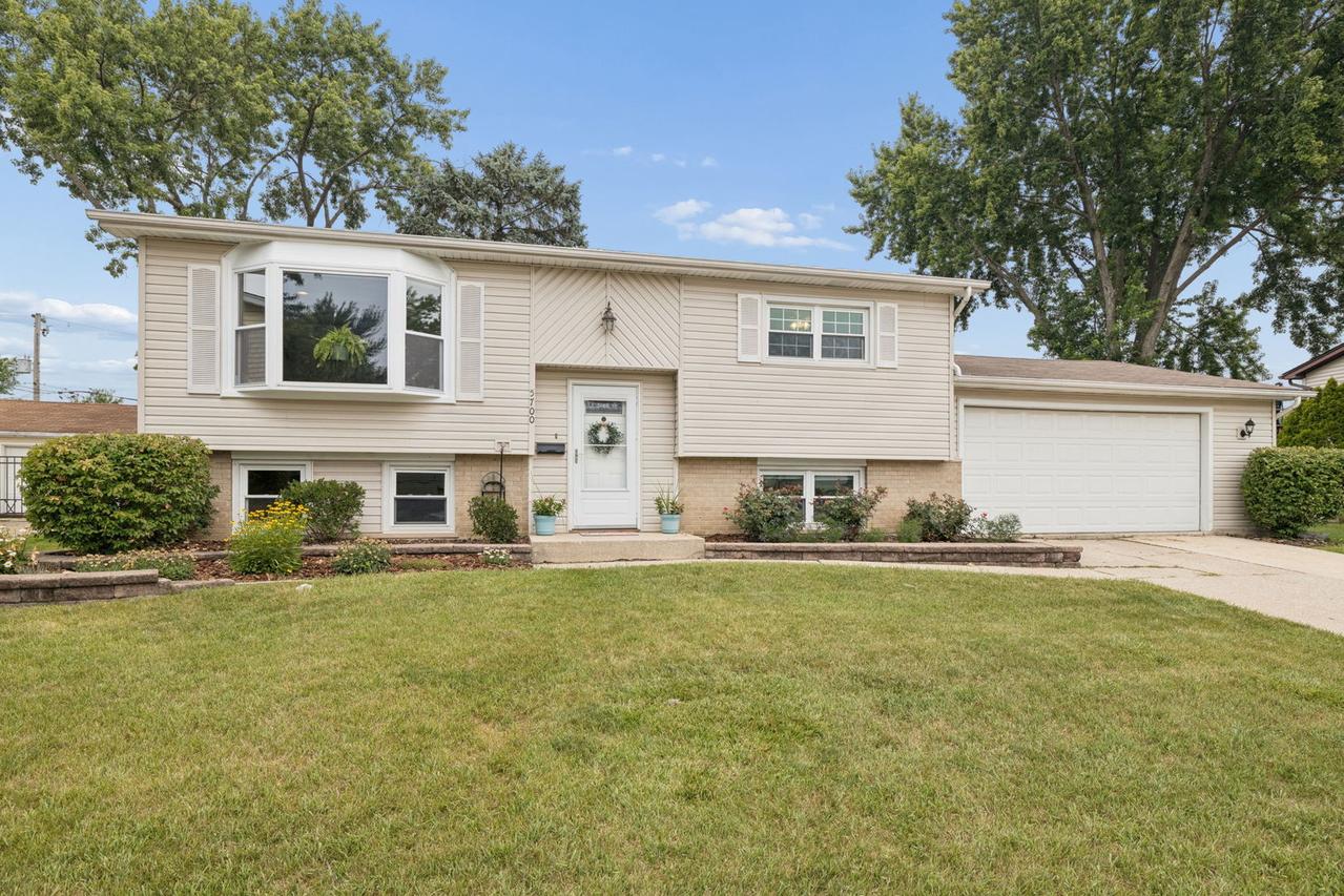 5700 Victoria Dr., Oak Forest, IL 60452