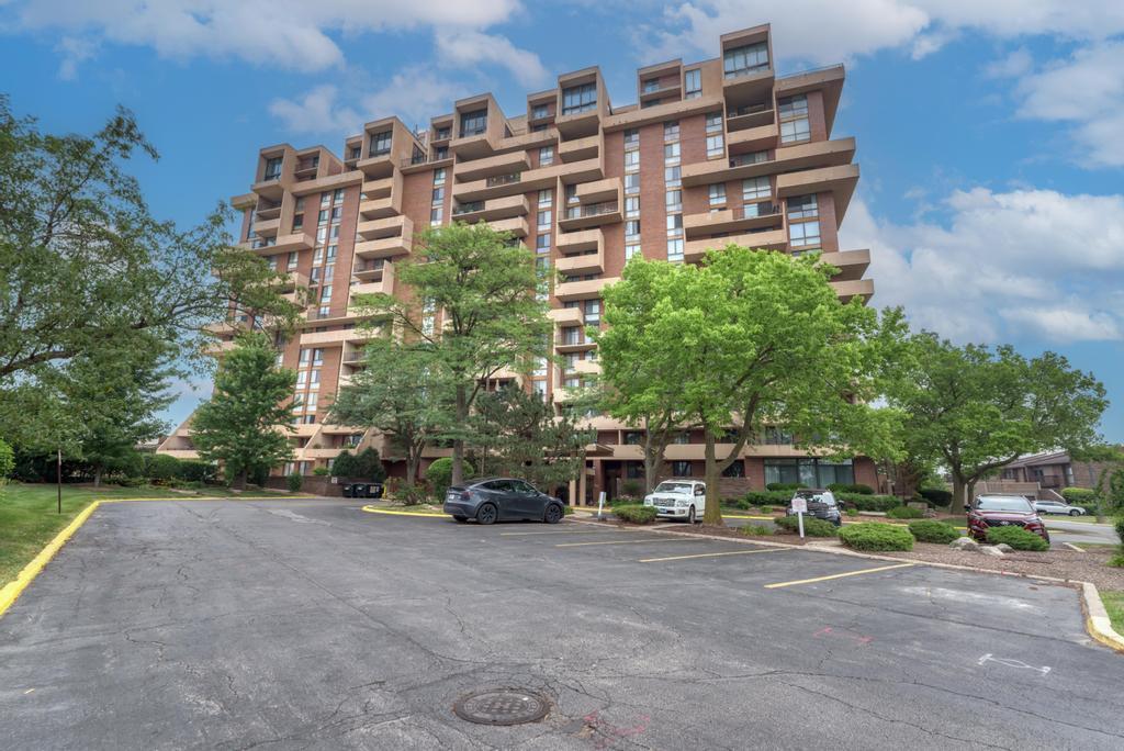 465 W Dominion Dr. #204, Wood Dale, IL 60191