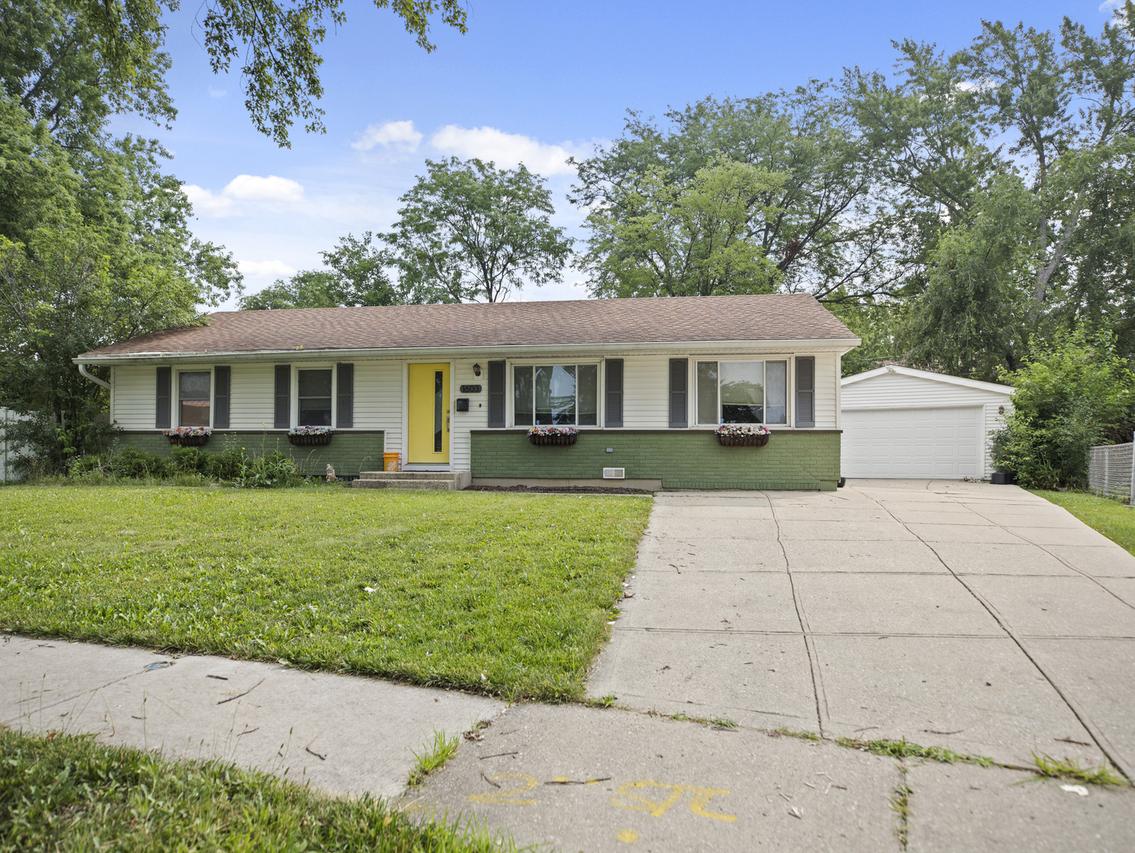 1603 Roder Ct., Streamwood, IL 60107