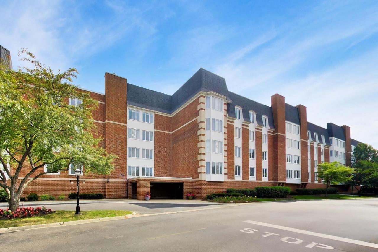 50 Lake Blvd. #629, Buffalo Grove, IL 60089