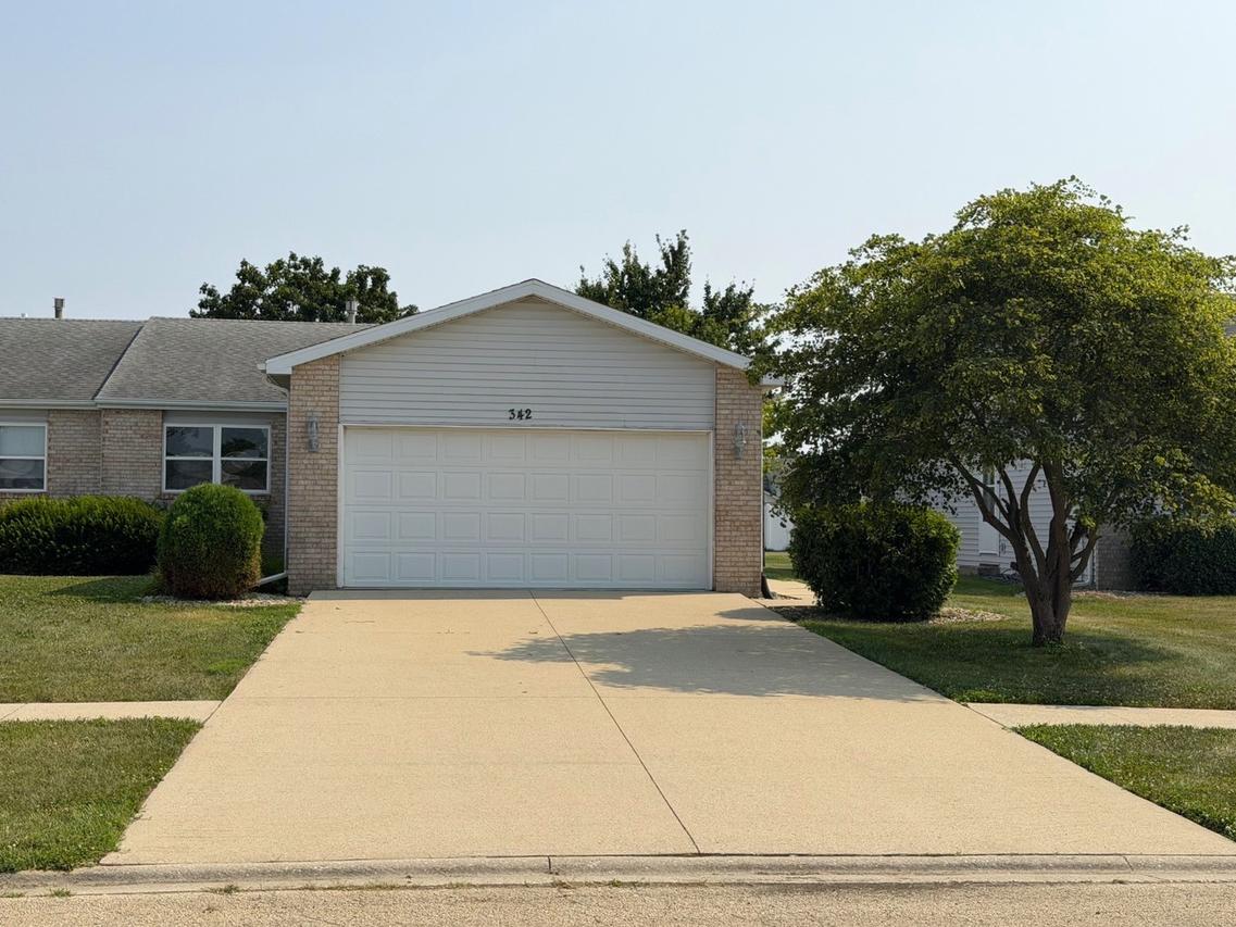 342 E Myrtle St., Herscher, IL 60941
