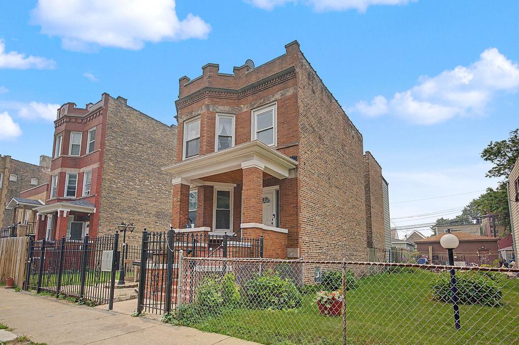 852 N Springfield Ave., Chicago, IL 60651
