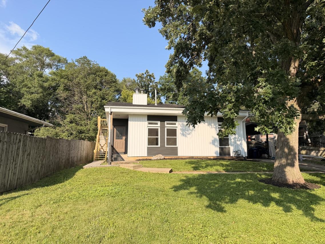 121 Oak Dr., Dekalb, IL 60115