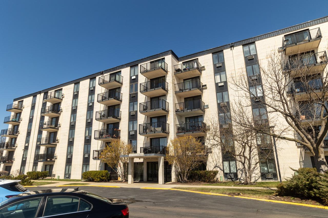 9128 W Terrace Dr. #6L, Niles, IL 60714