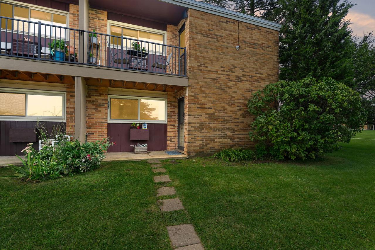 1320 Lore Ln. #2-114, Lombard, IL 60148