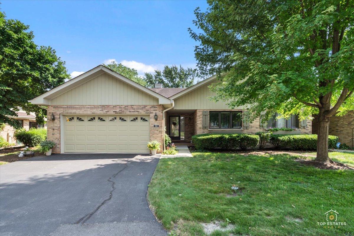 232 Royal Ln., Bloomingdale, IL 60108