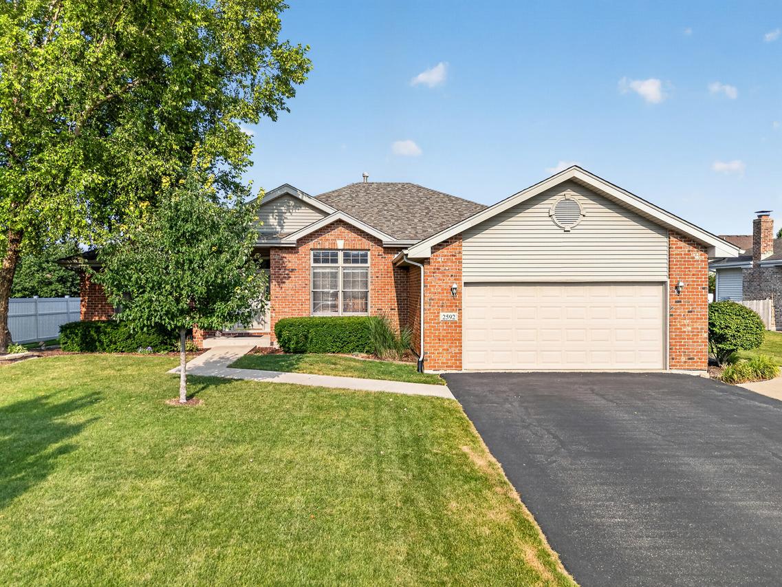 2592 Molly Ct., New Lenox, IL 60451