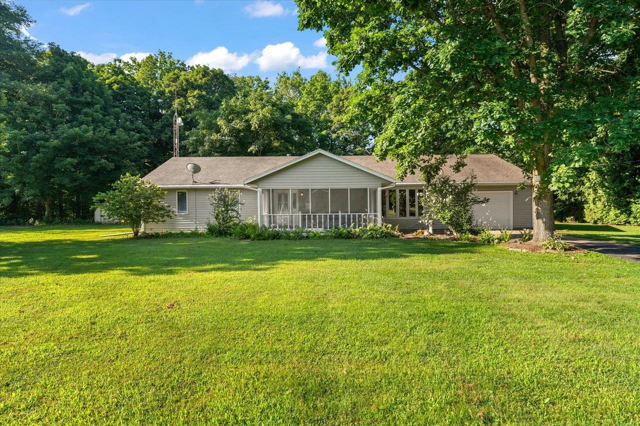 1430 Riverbend Ln., White Heath, IL 61884