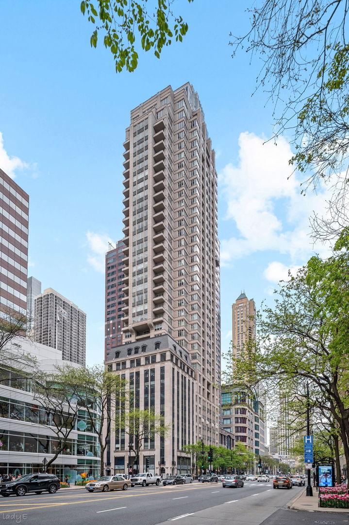 118 E Erie St. #23D, Chicago, IL 60611