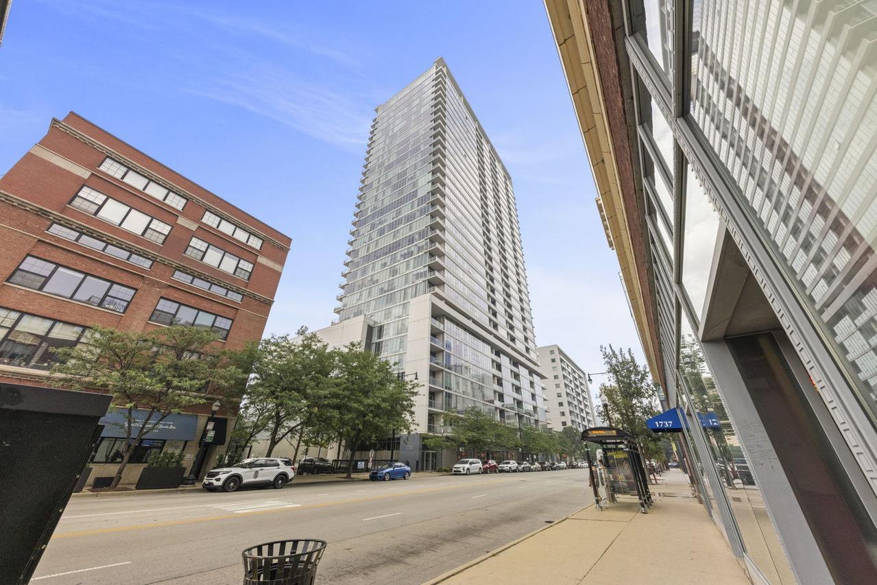 1720 S Michigan Ave. #208, Chicago, IL 60616