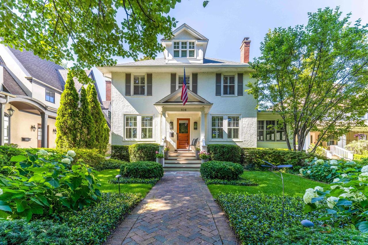 106 E Woodland Rd., Lake Forest, IL 60045