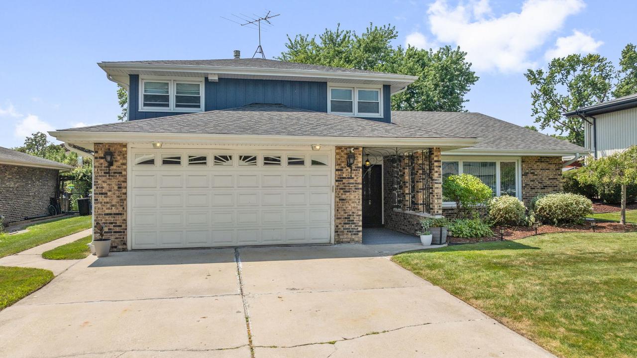10362 S Alta Dr., Palos Hills, IL 60465
