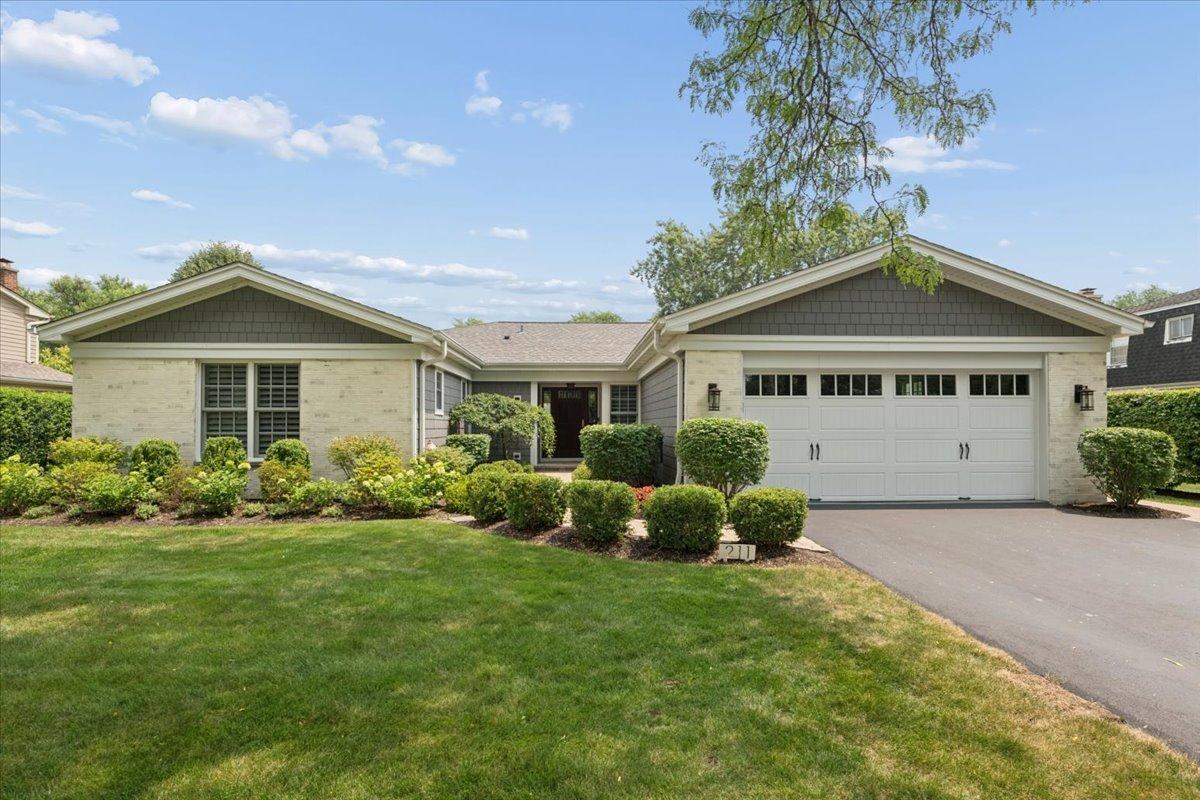 211 Kenmore Ave., Deerfield, IL 60015