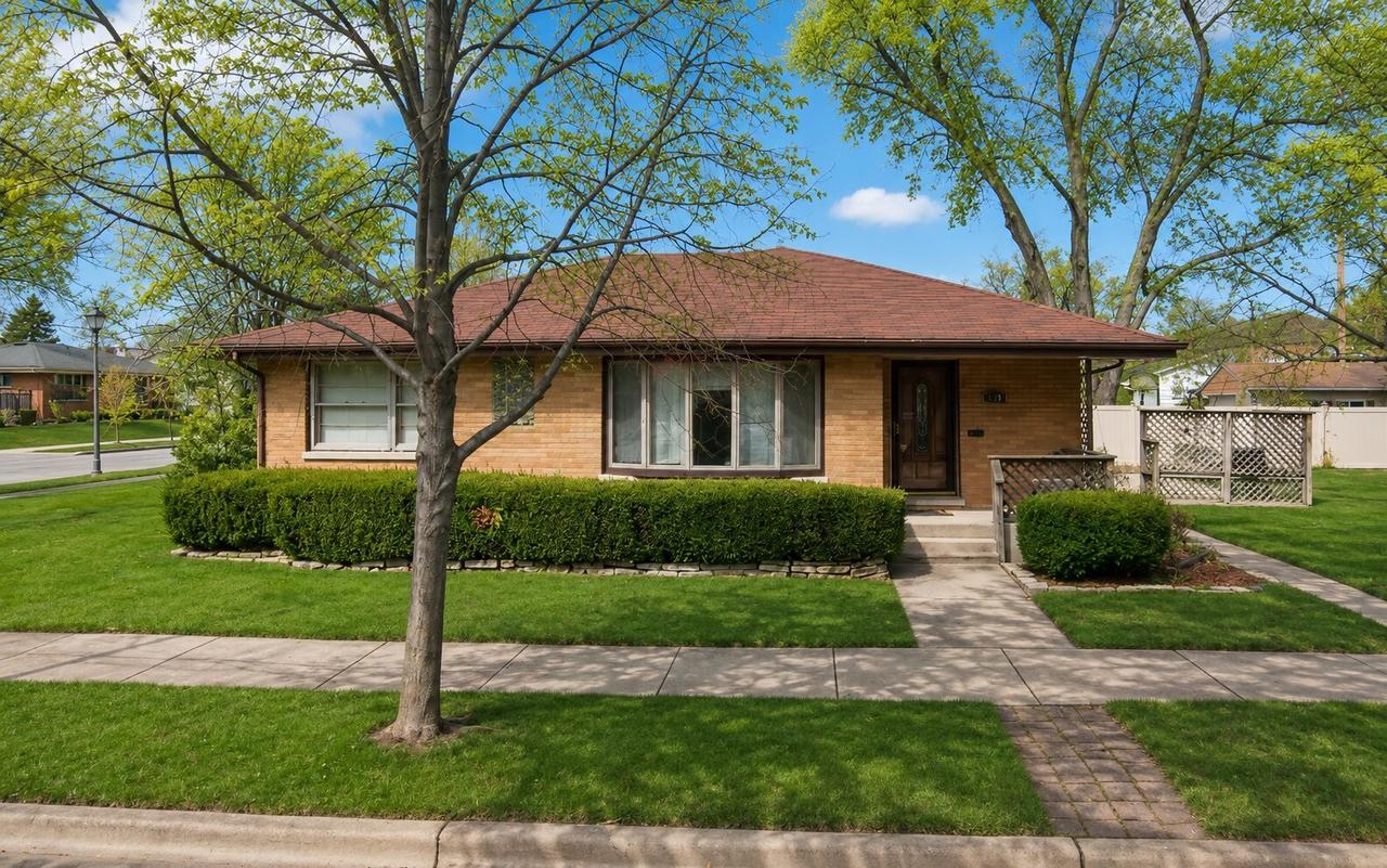 719 S Hawthorne Ave., Elmhurst, IL 60126