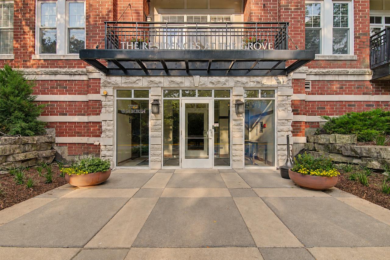 7753 Van Buren St. #312, Forest Park, IL 60130