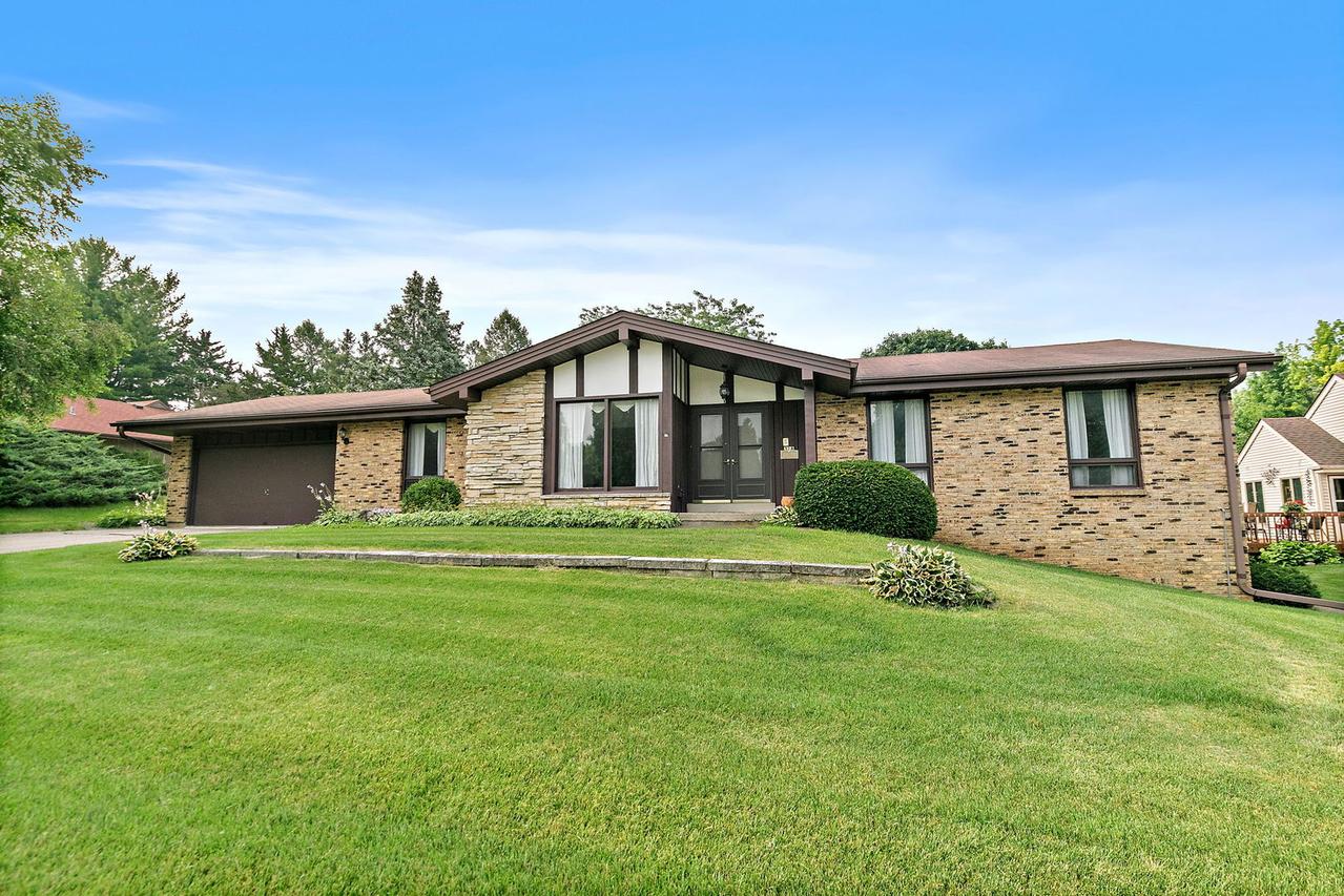 318 Laurel Ln., Dekalb, IL 60115