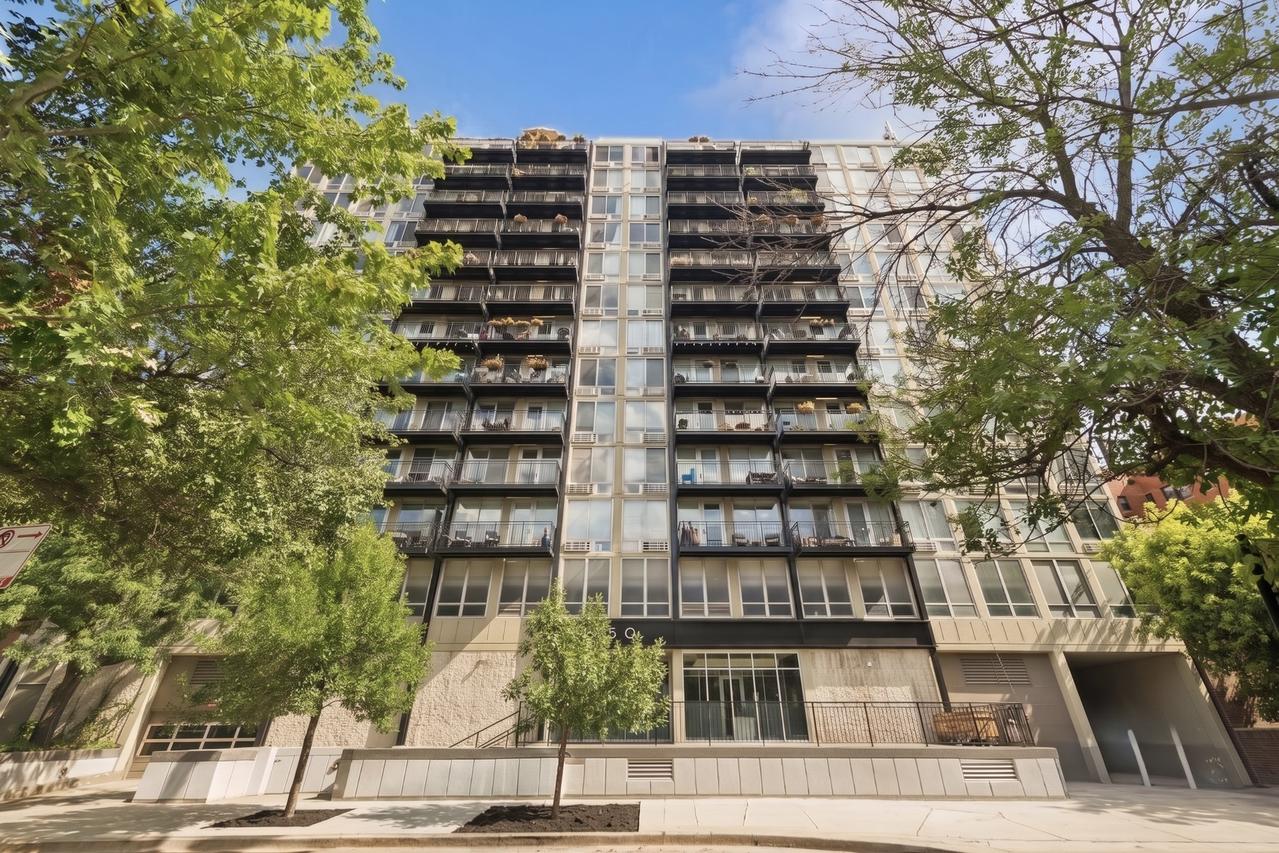 450 W Briar Pl. #8F, Chicago, IL 60657