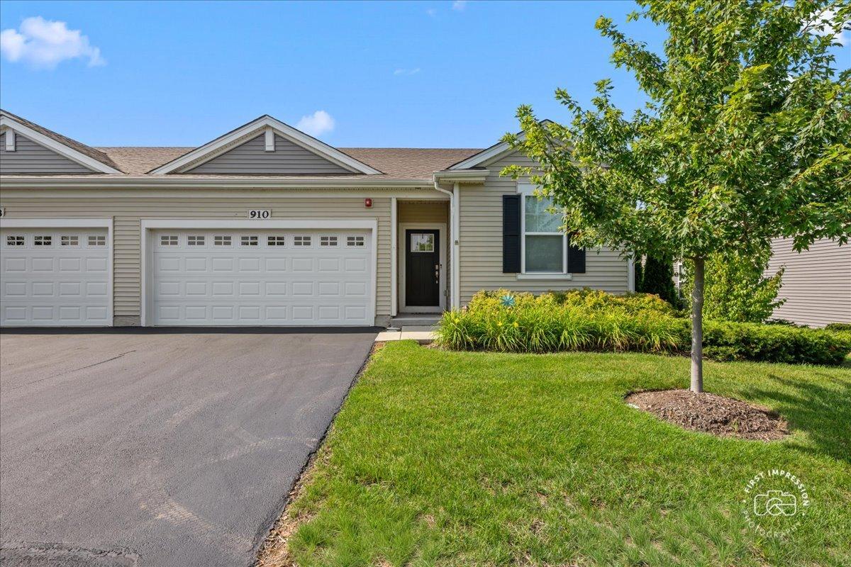 910 Darwin St., North Aurora, IL 60542