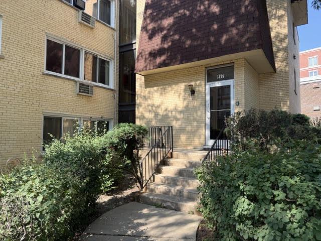 677 S River Rd. #2A, Des Plaines, IL 60016