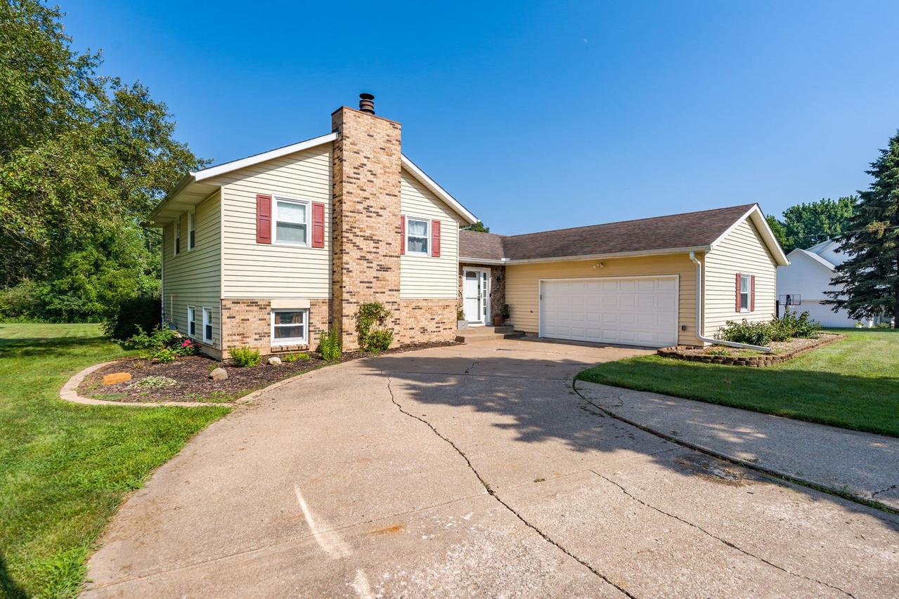 25 Woodcrest Dr., Geneseo, IL 61254