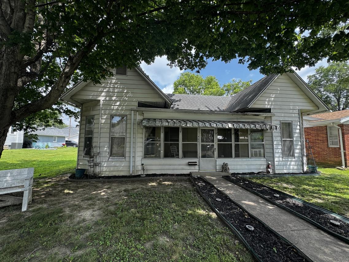 507 W South St., Pinckneyville, IL 62274