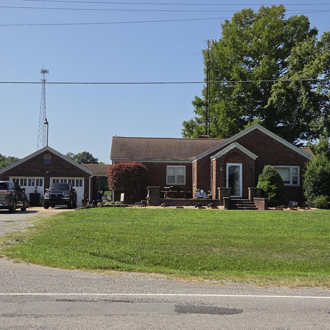 13448 Ewing Rd., Whittington, IL 62897
