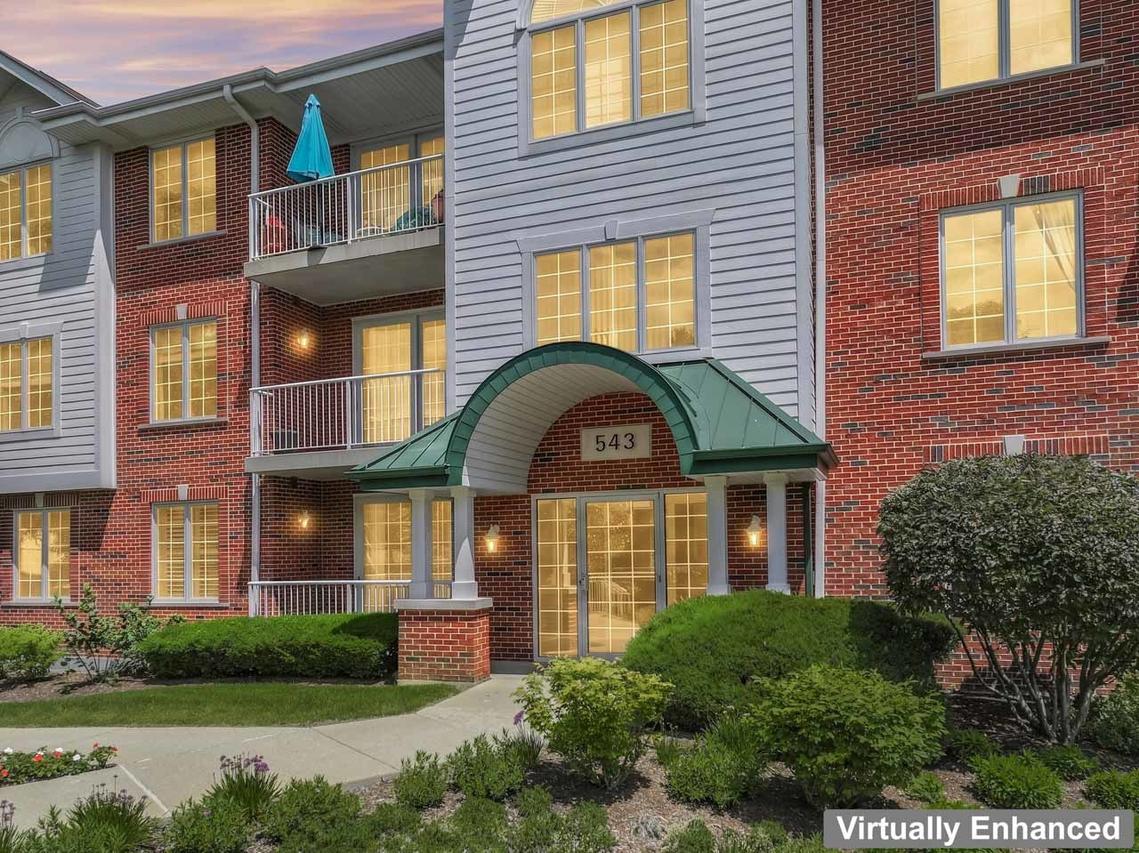543 N Hough St. #104, Barrington, IL 60010