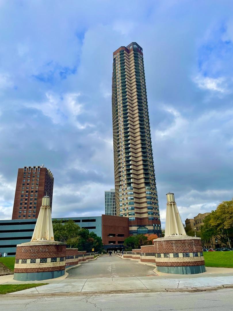 3660 N Lake Shore Dr. #2513, Chicago, IL 60613