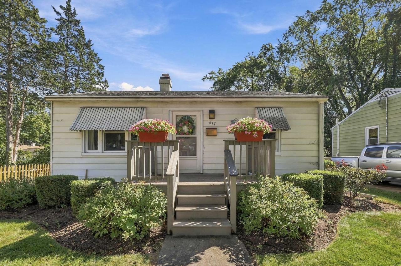 677 Clark St., Elgin, IL 60123
