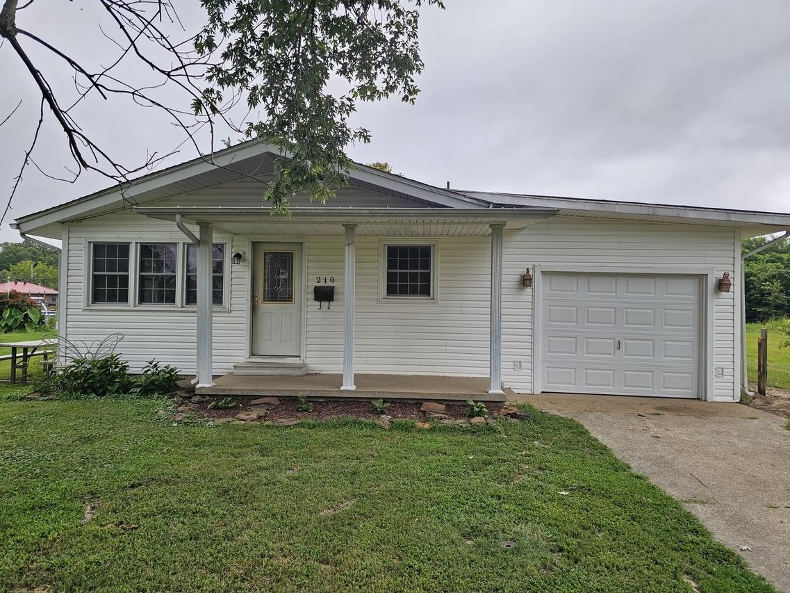 210 Dorris Dr., Metropolis, IL 62960