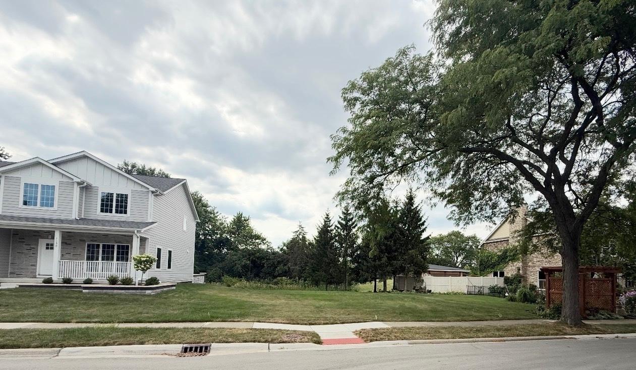 1140 Honeysuckle Dr., Wheeling, IL 60090
