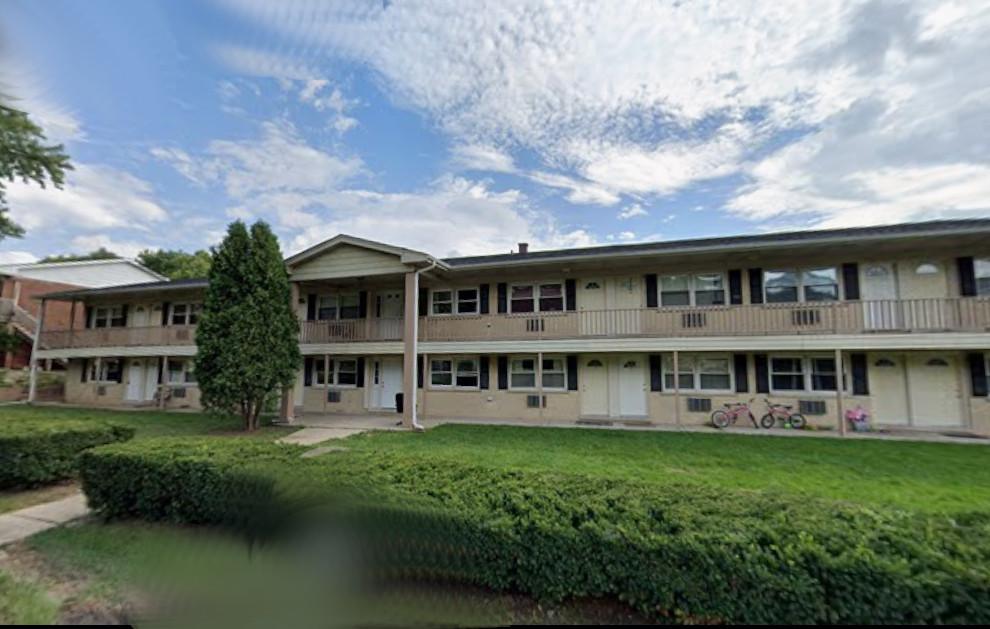 821 Bode Rd. #4, Elgin, IL 60120