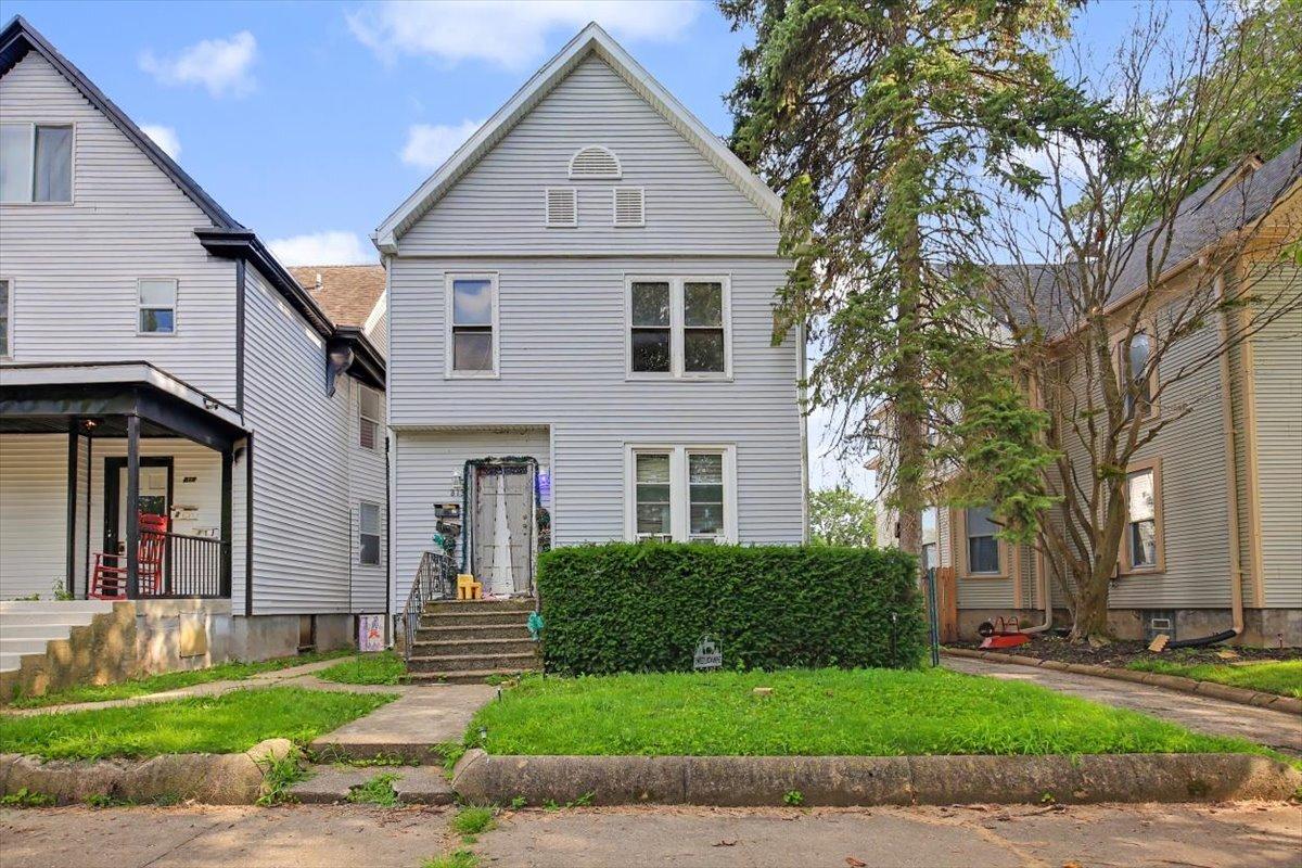 813 E Jefferson St., Bloomington, IL 61701